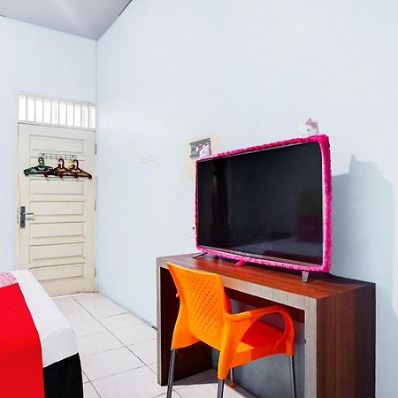 Oyo 93071 Home Stay Kembar Syariah Binjai Exterior foto
