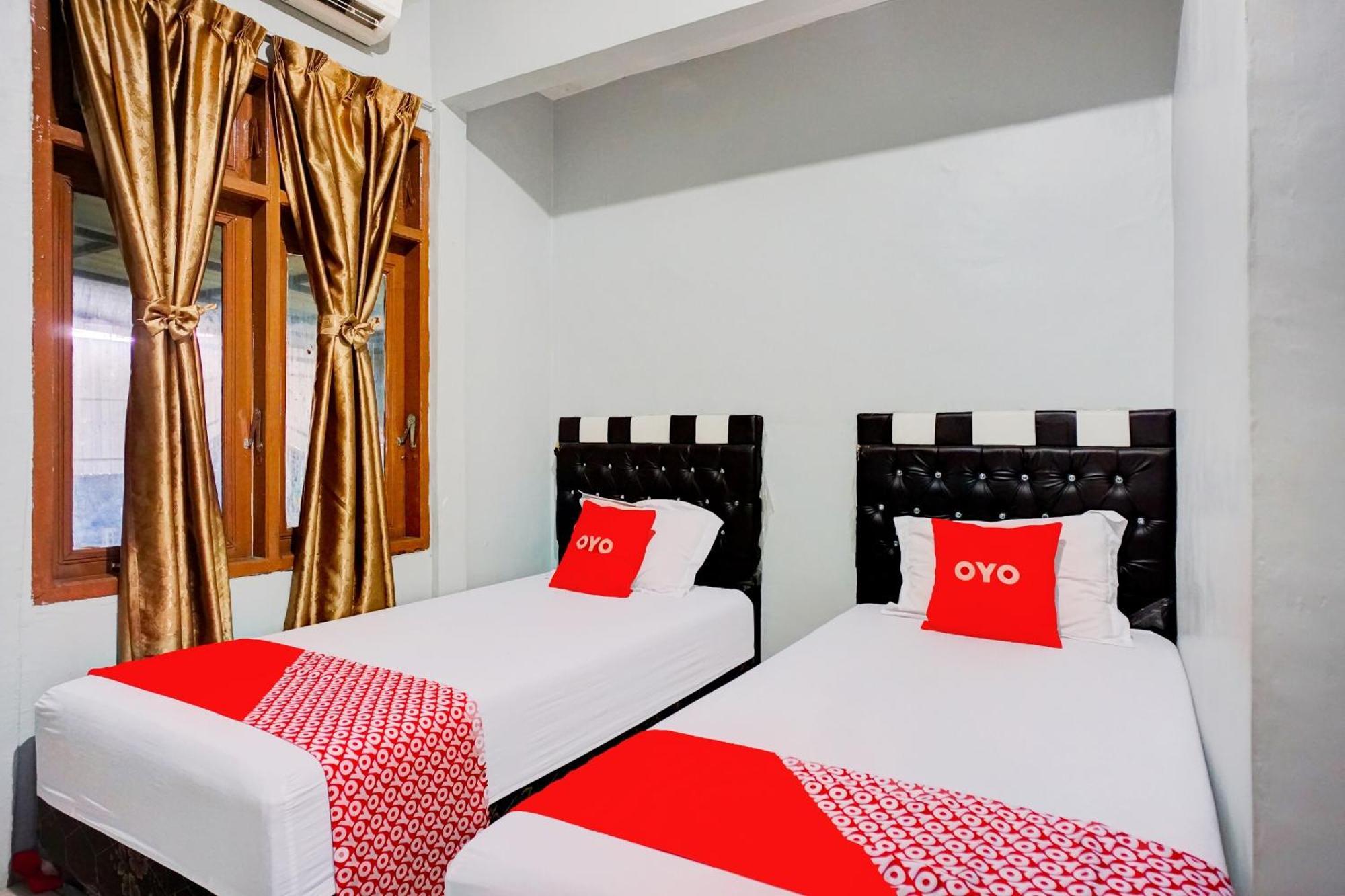 Oyo 93071 Home Stay Kembar Syariah Binjai Exterior foto