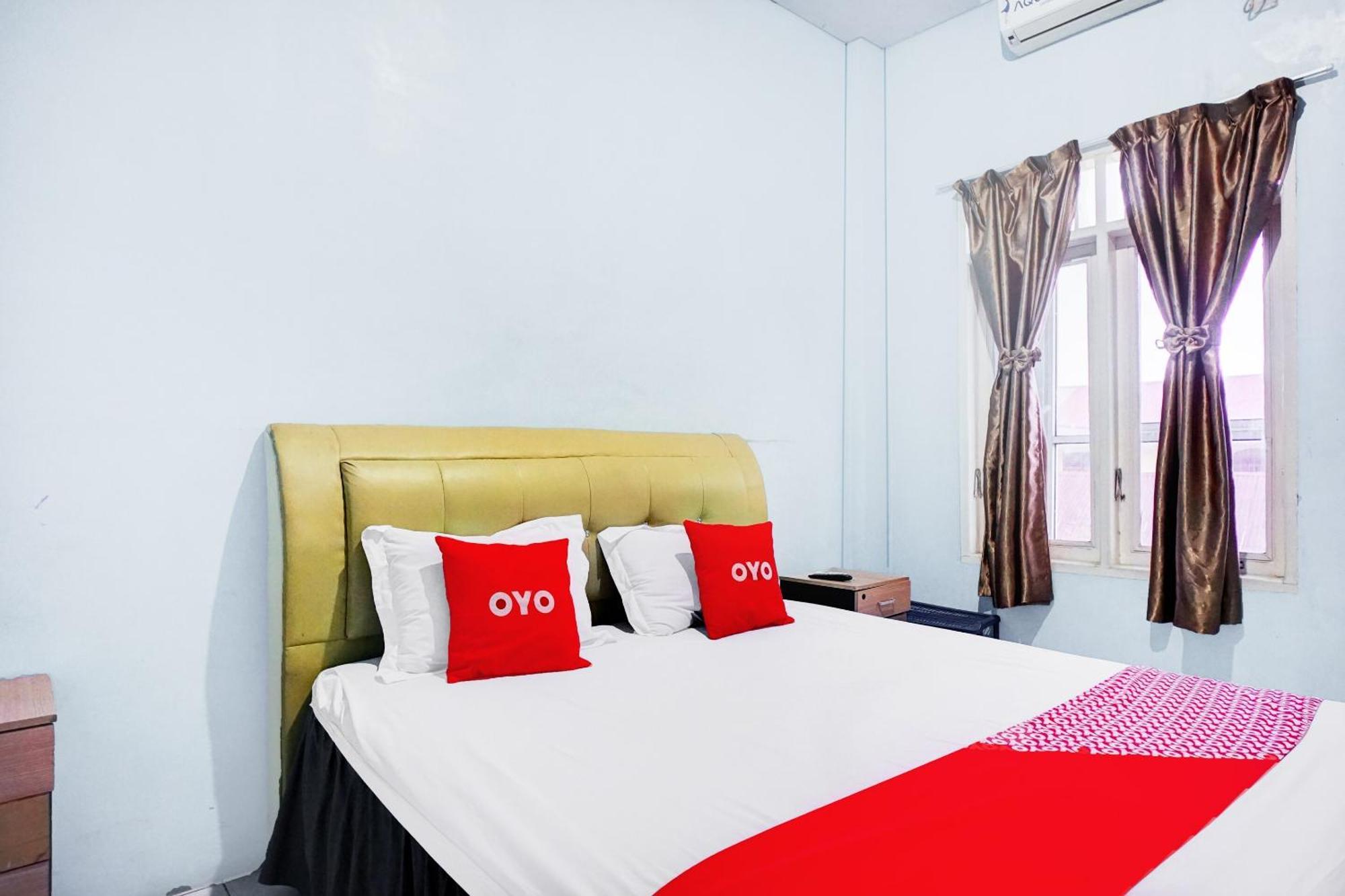 Oyo 93071 Home Stay Kembar Syariah Binjai Exterior foto