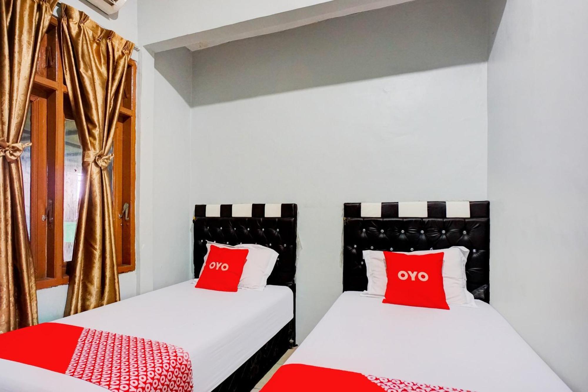Oyo 93071 Home Stay Kembar Syariah Binjai Exterior foto