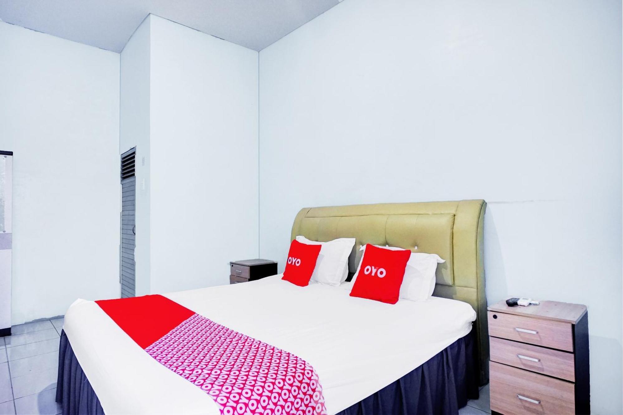 Oyo 93071 Home Stay Kembar Syariah Binjai Exterior foto