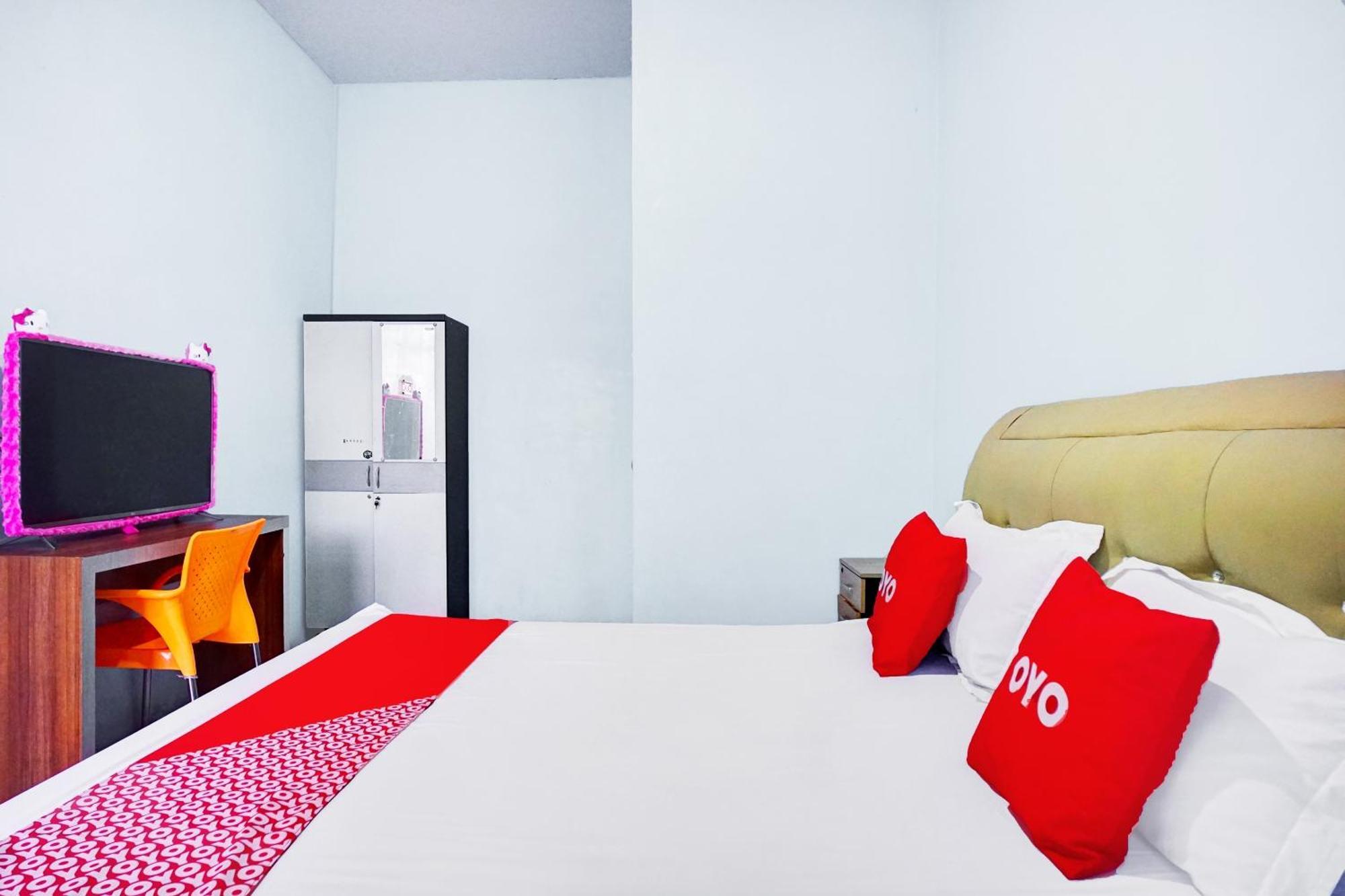 Oyo 93071 Home Stay Kembar Syariah Binjai Exterior foto