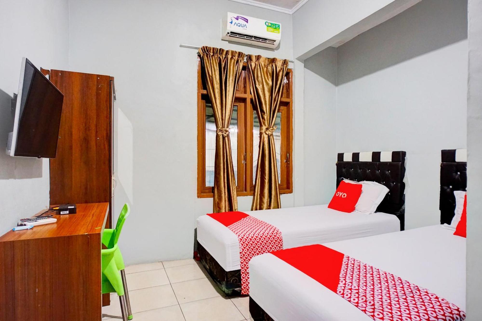 Oyo 93071 Home Stay Kembar Syariah Binjai Exterior foto