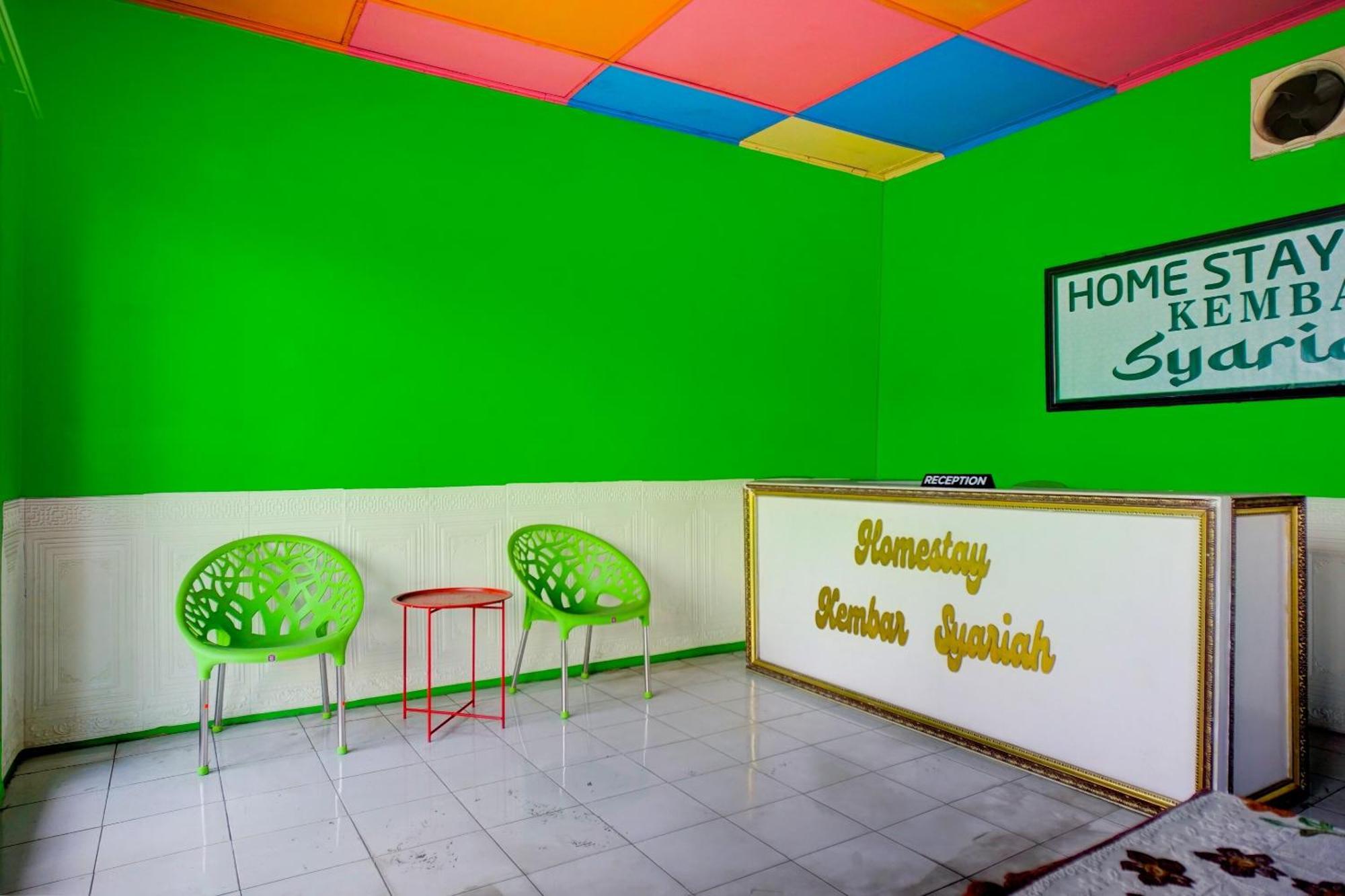 Oyo 93071 Home Stay Kembar Syariah Binjai Exterior foto