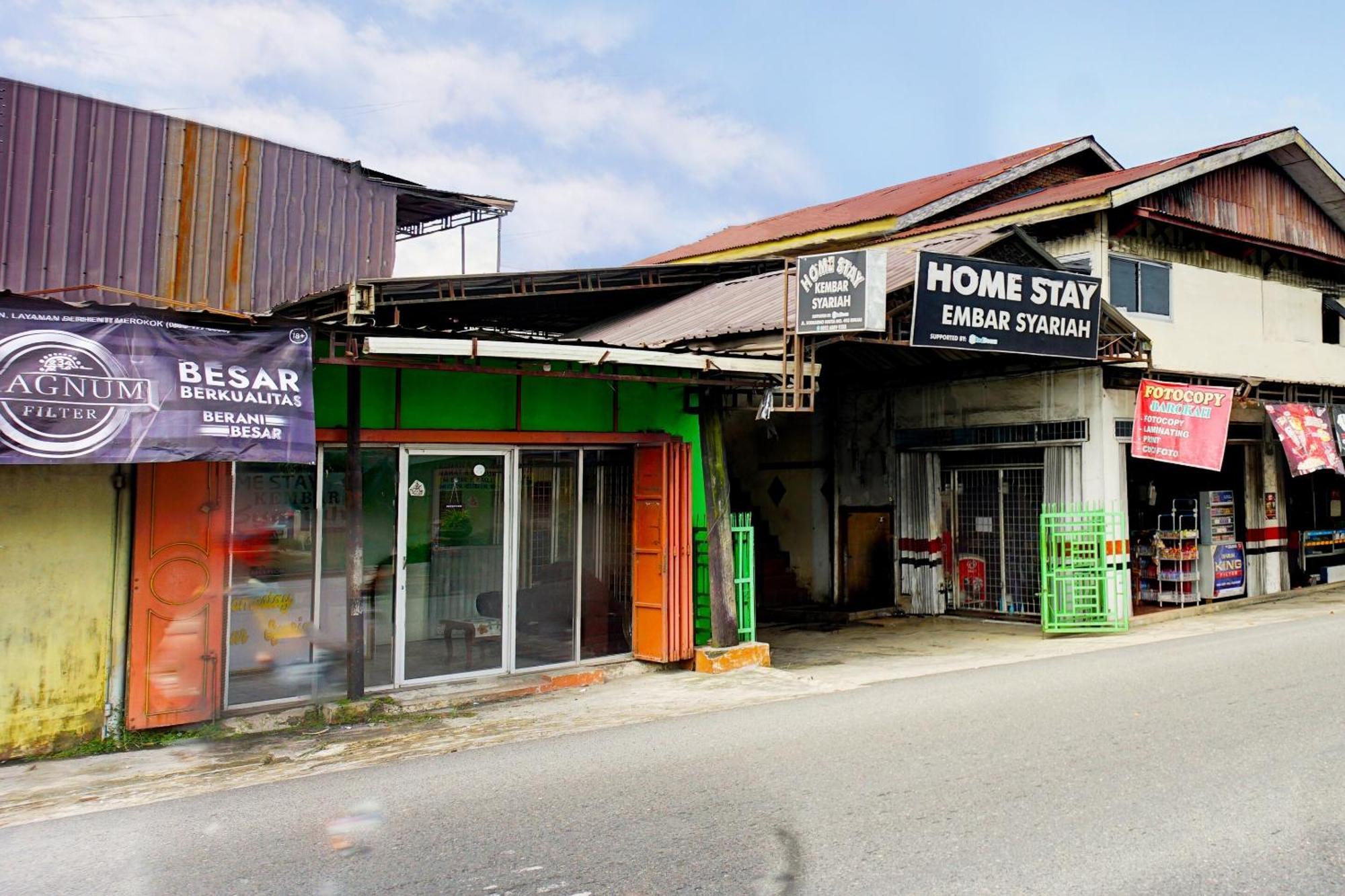 Oyo 93071 Home Stay Kembar Syariah Binjai Exterior foto